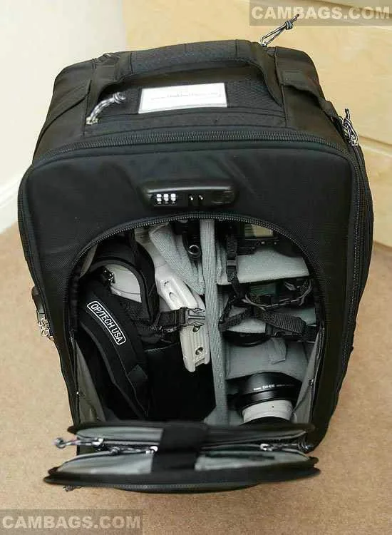 ACCESS: It's possible to gain access to your gear without opening the main compartment. If you want to whip out a camera and a lens then it can be done with minimum fuss. Importantly, the bag can remain in the vertical position when doing this - so you don't have to lay it down if you don't want to.
