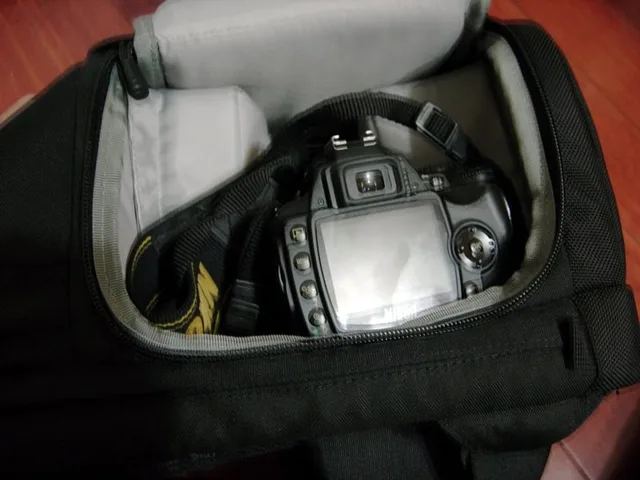 Lowepro FastPack 250, photograph by Guest, photo 1