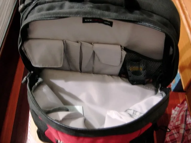 Lowepro FastPack 250, photograph by Guest, photo 3
