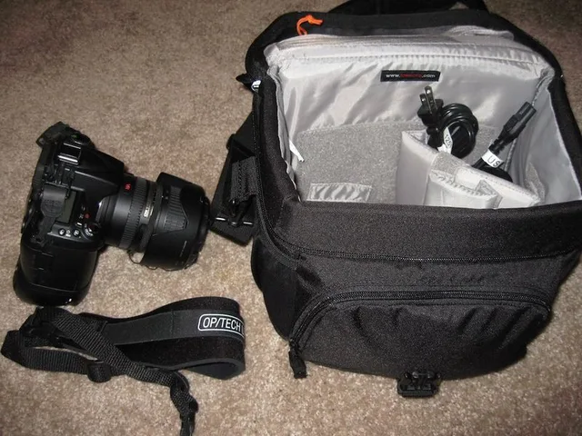 Lowepro Nova 180 AW, photograph by Guest, photo 1