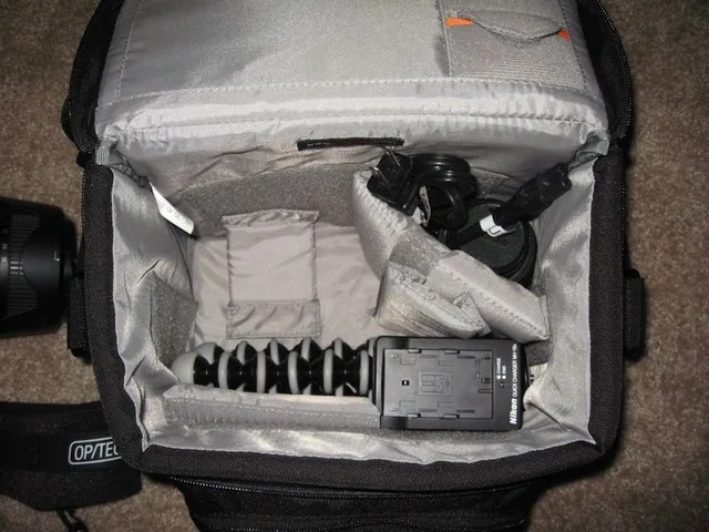 Lowepro Nova 180 AW, photograph by Guest, photo 2