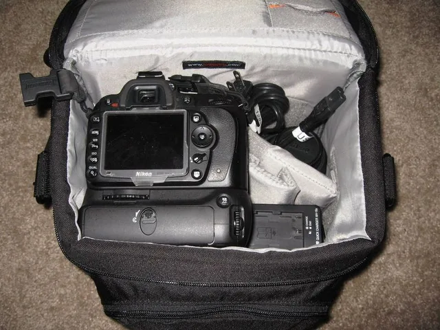 Lowepro Nova 180 AW, photograph by Guest, photo 4