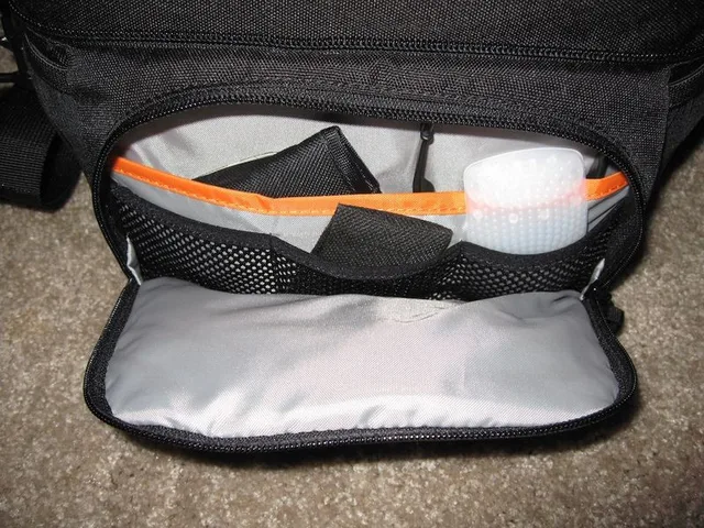 Lowepro Nova 180 AW, photograph by Guest, photo 5