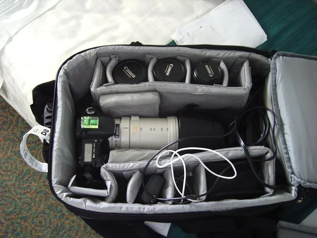 Lowepro Vertex 300 AW, photograph by Guest, photo 1