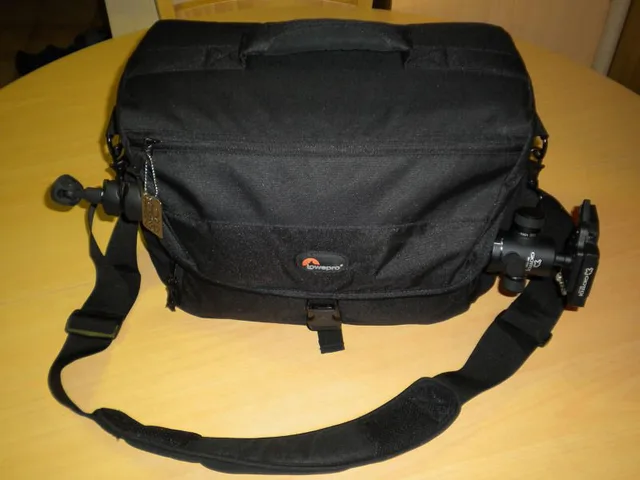 Lowepro Nova 200 AW, photograph by Guest, photo 3