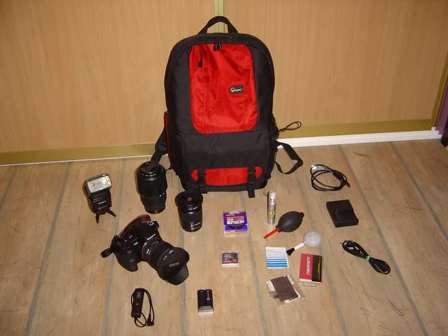Lowepro FastPack 200, photograph by Guest, photo 2