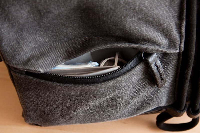 National Geographic NGW2160 Walkabout Medium Satchel, photograph by Guest