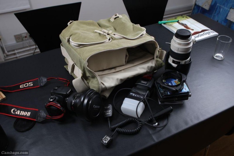 National Geographic Medium shoulder bag NG-2475, photograph by Guest
