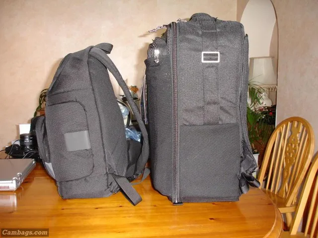 Lowepro Slingshot 200 AW and Airport Acceleration comparison shots