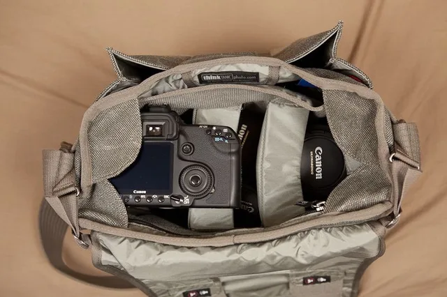 As you can see, I currently have 4 lenses in addition to the camera + 70-200 2.8 combo. I should also mention that if I flip the 16-35mm on it’s side, I could easily fit my 24-70mm on top of it (if it weren’t being used to take the picture). So that’s 5 lenses and camera + lens combo. All my accessories (lens pen/cloths, batteries, cable release, battery covers, spare memory, keys, wallet, etc.) are stored in the two inside pockets and as you can see hardly add any bulk to the bag. Here’s the same setup with the front outer pocket closed: