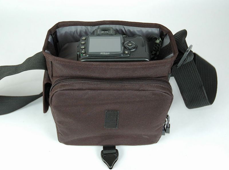 Tamrac 5533 Adventure Messenger 3, photograph by Guest