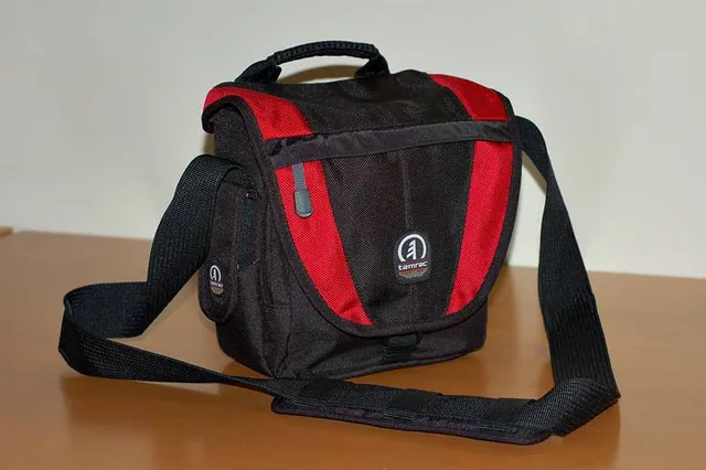 Tamrac 5533 Adventure Messenger 3, photograph by Guest, photo 2