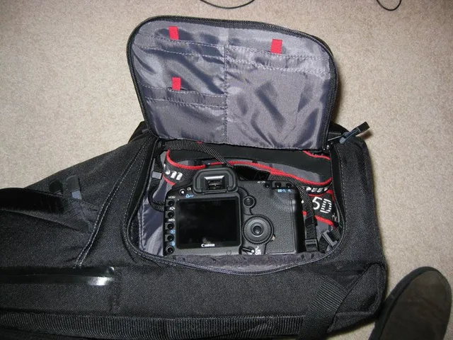 Tamrac 3385 Aero 85 Backpack, photograph by Guest, photo 5